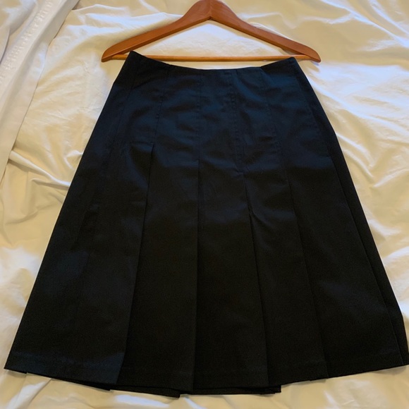 BLACK PLEATED HIGH WAISTED SKIRT - Picture 3 of 3